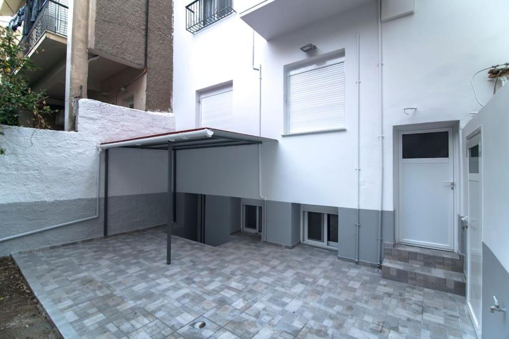 Downtown Rare And Modern Two Storey Building Афины Экстерьер фото