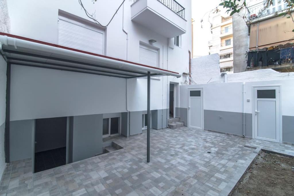 Downtown Rare And Modern Two Storey Building Афины Экстерьер фото
