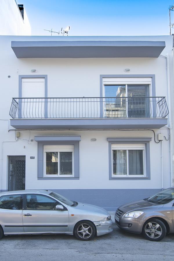 Downtown Rare And Modern Two Storey Building Афины Экстерьер фото